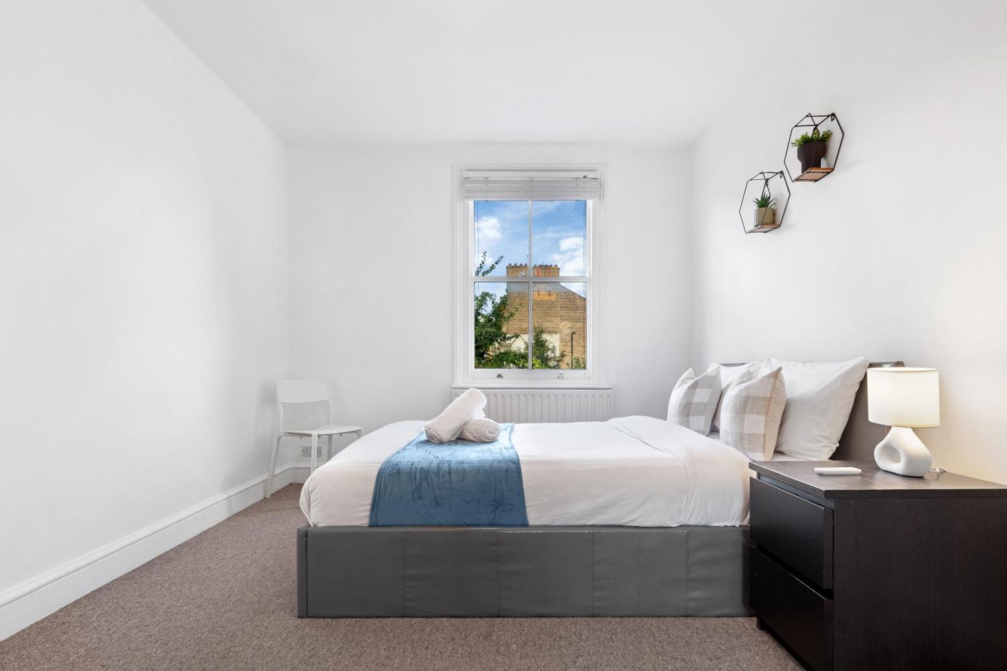 Luxury 4 Bedroom Flat With Stunning Shard View From Terrace In London! Next To Station, Sleeps 9 Appartamento *