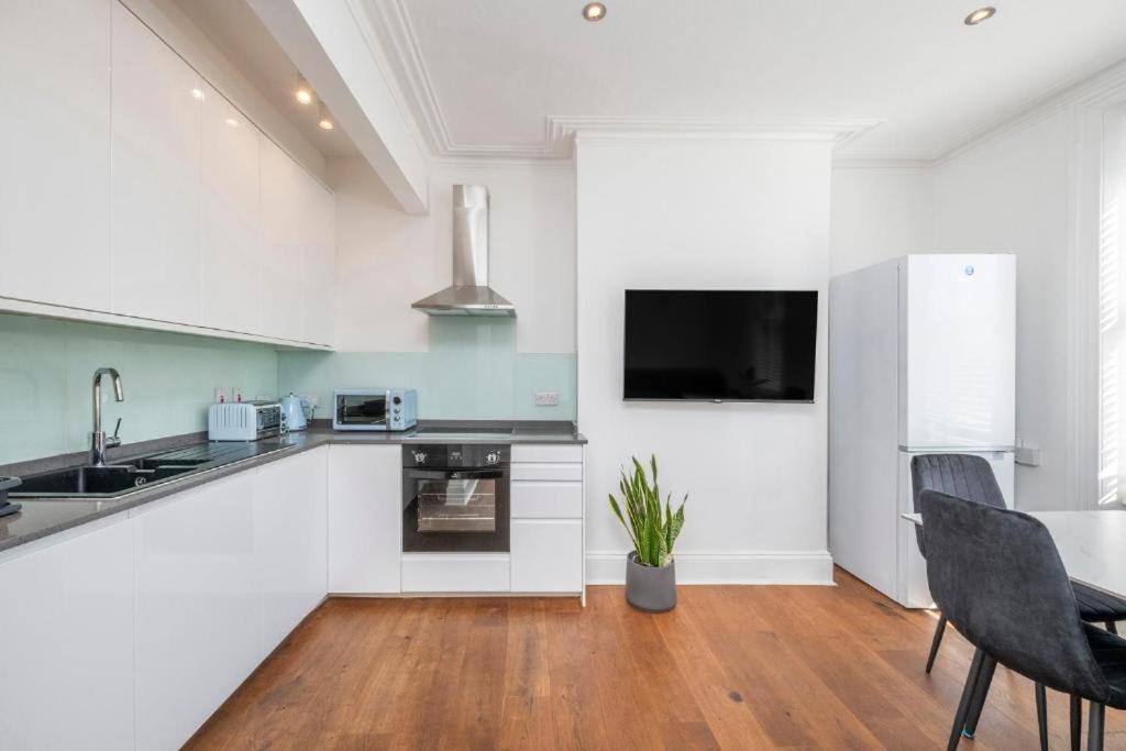 Appartamento Luxury 4 Bedroom Flat With Stunning Shard View From Terrace In London! Next To Station, Sleeps 9