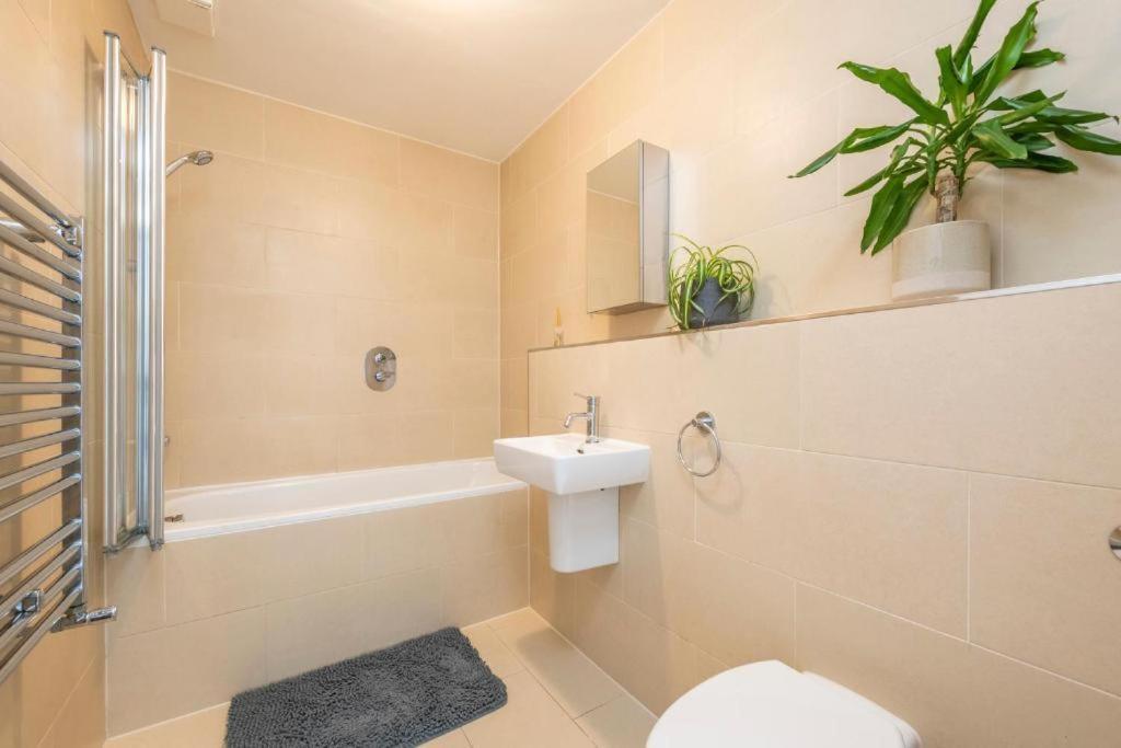 Appartamento Luxury 4 Bedroom Flat With Stunning Shard View From Terrace In London! Next To Station, Sleeps 9 Londra